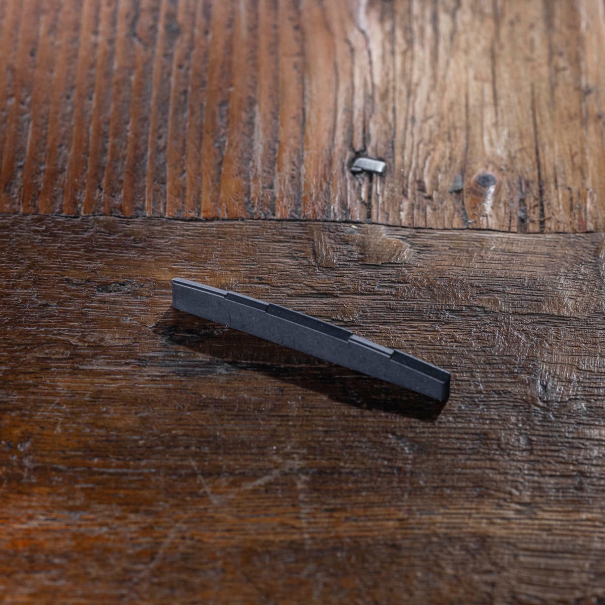 Black bridge saddle Tusq