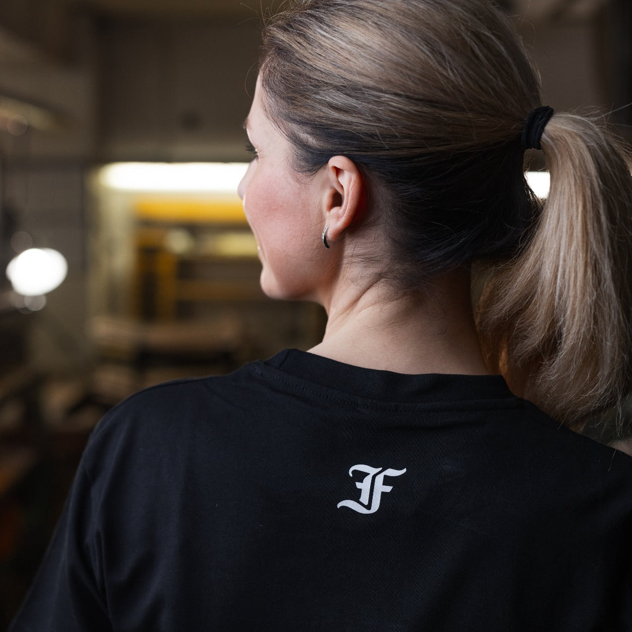 Black T-shirt (bracing print) W