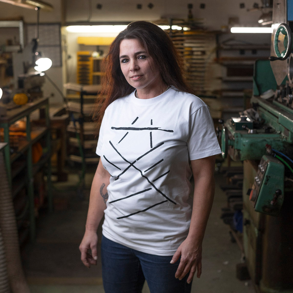 White T-shirt (bracing print) W