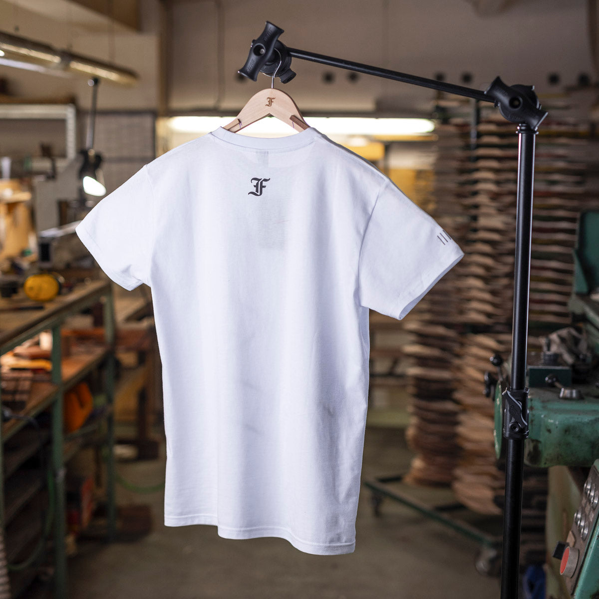 White T-shirt (bracing print) W