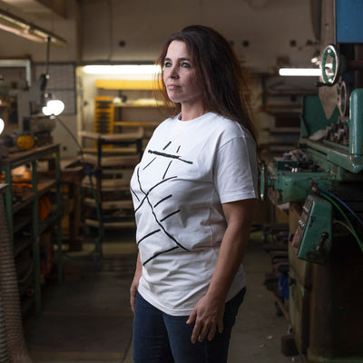 White T-shirt (bracing print) W