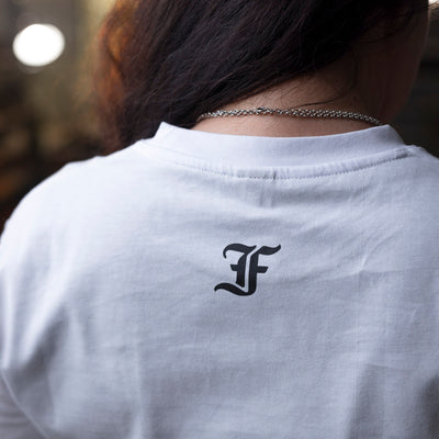 White T-shirt (bracing print) W